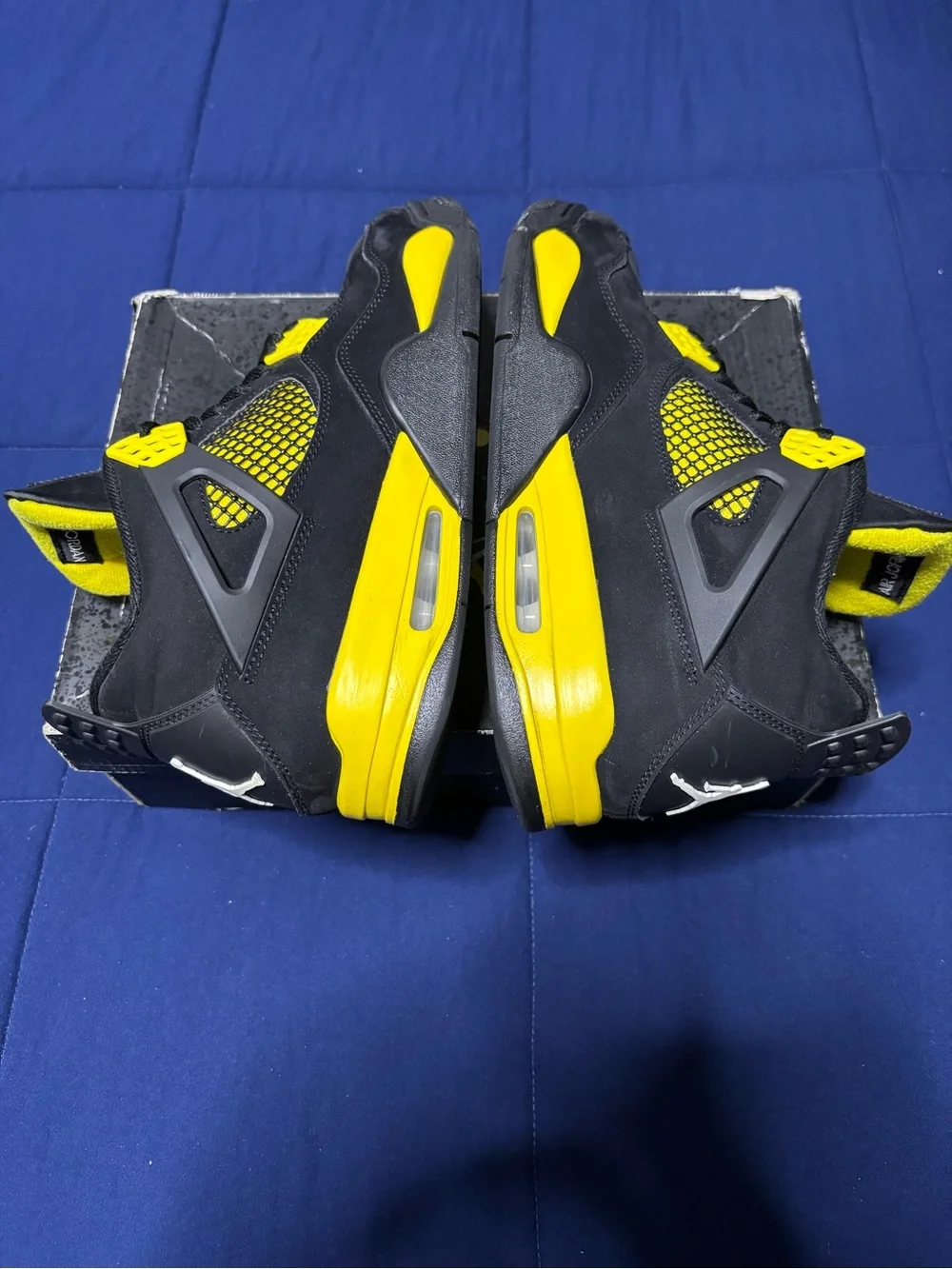 Jordan 4 Retro Thunder 2023 Size 11